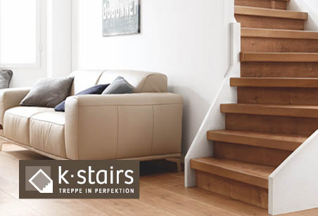 Un escalier moderne rénové avec K-Stairs, anciennement Trenovo, offrant une finition épurée et durable.